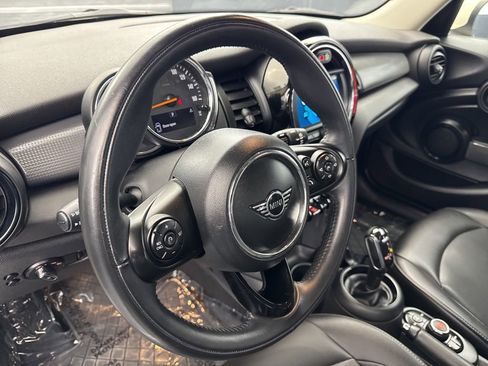 Used 2020 MINI Cooper 4-Door Hardtop image 9