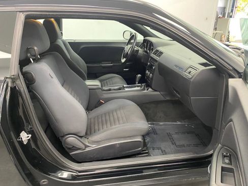 Used 2012 Dodge Challenger SXT image 22