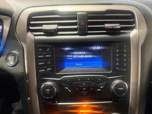 Used 2017 Ford Fusion SE image 20