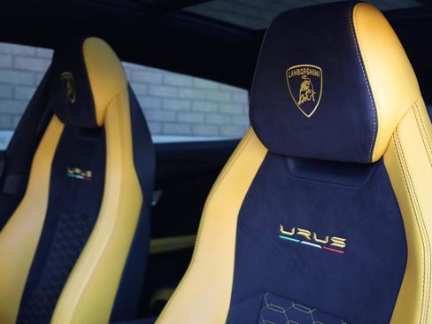 Used 2021 Lamborghini Urus AWD/4WD image 22