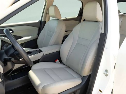 Used 2023 Nissan Rogue SL w/ SL Premium Package FWD image 14
