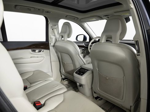 Used 2016 Volvo XC90 T6 Momentum AWD/4WD image 22