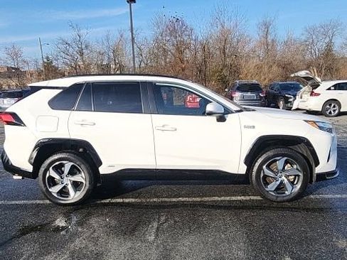 Used 2023 Toyota RAV4 SE image 9