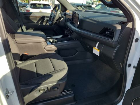 New 2026 Chevrolet Suburban LS image 15