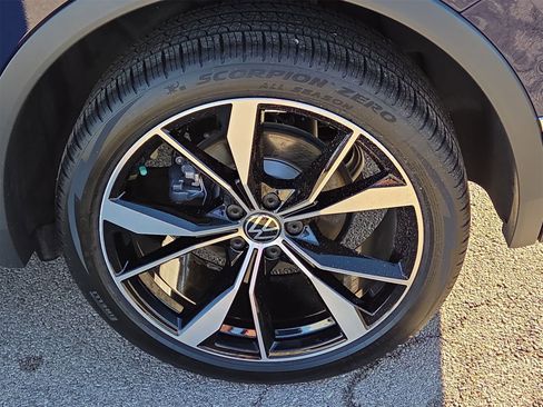 Used 2024 Volkswagen Tiguan SEL R-Line w/ MDO Package, Two-Row image 11