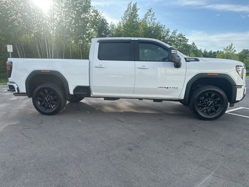 Used 2024 GMC Sierra 2500 AT4 w/ AT4 Premium Plus Package AWD/4WD image 6