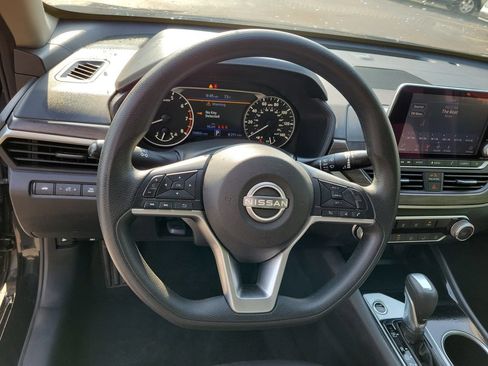 Used 2024 Nissan Altima 2.5 SV FWD image 26