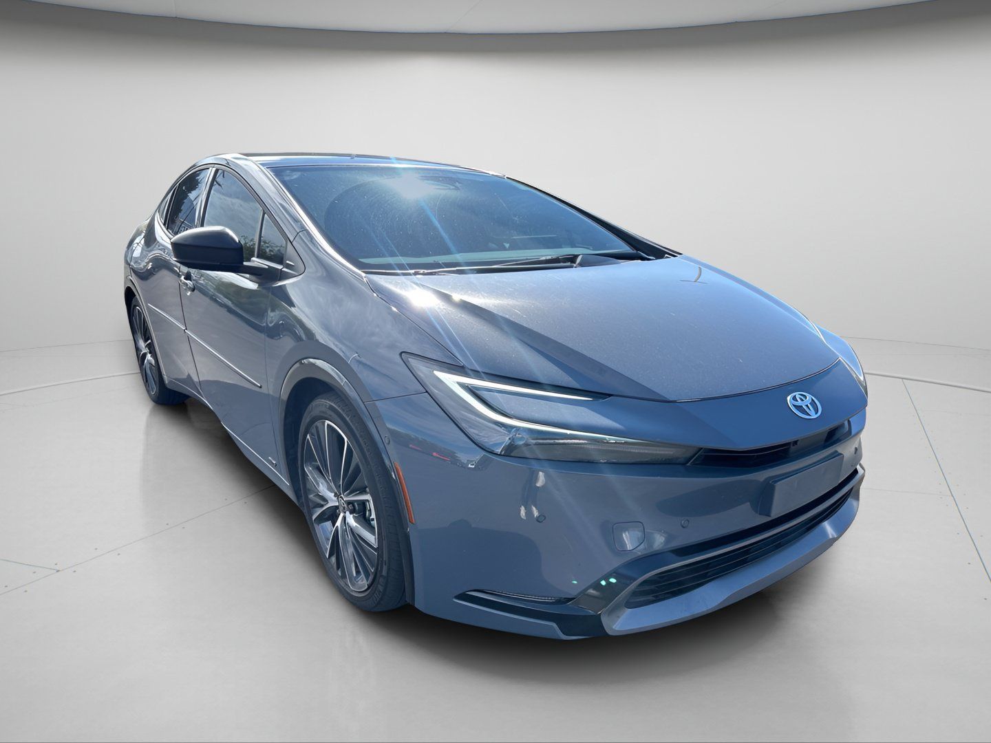 Used 2024 Toyota Prius Limited w/ Limited Premium Package AWD/4WD image 2