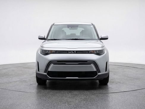 Used 2025 Kia Soul LX w/ LX Technology Package FWD image 2