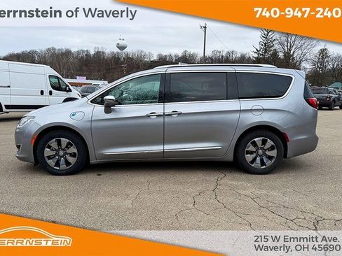 Used 2018 Chrysler Pacifica Limited w/ Advanced Safetytec Group image 4