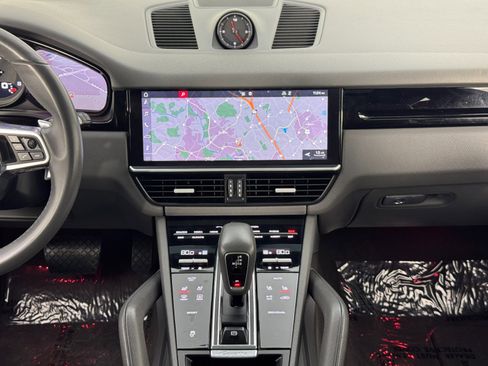 Used 2019 Porsche Cayenne image 23