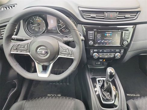 Used 2019 Nissan Rogue SV image 11