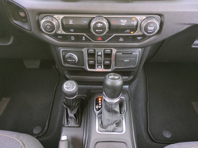Used 2025 Jeep Wrangler Unlimited Sport AWD/4WD image 19