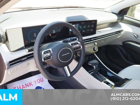 Used 2025 Hyundai Tucson SEL FWD image 13