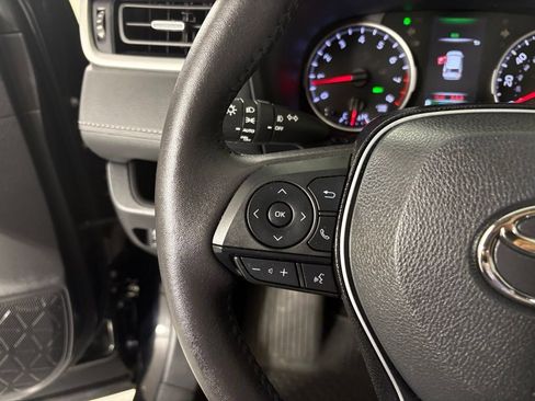 Used 2022 Toyota RAV4 XLE Premium image 21
