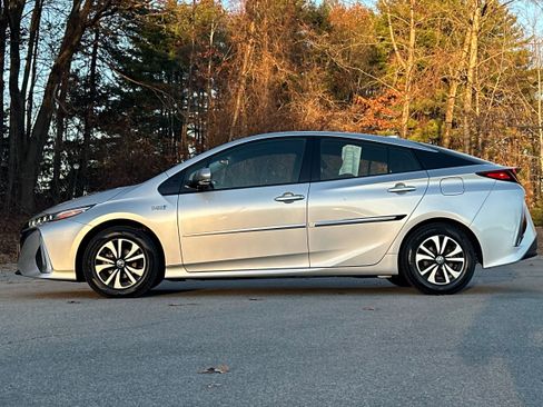 Used 2018 Toyota Prius Prime Plus image 9