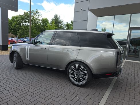 Certified 2023 Land Rover Range Rover Autobiography AWD/4WD image 7