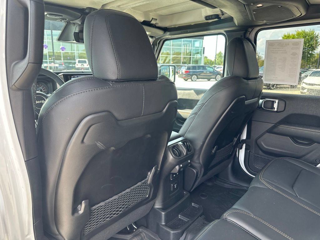 Used 2026 Jeep Wrangler Unlimited Sahara AWD/4WD image 27