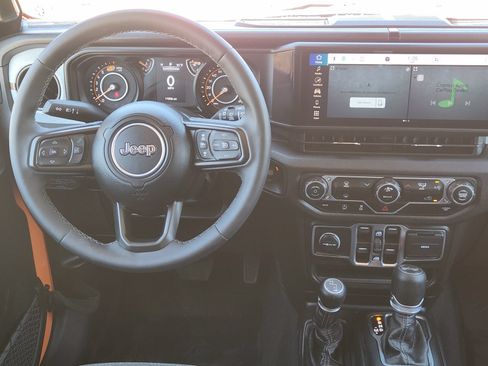 Used 2025 Jeep Wrangler Unlimited Sport AWD/4WD image 28