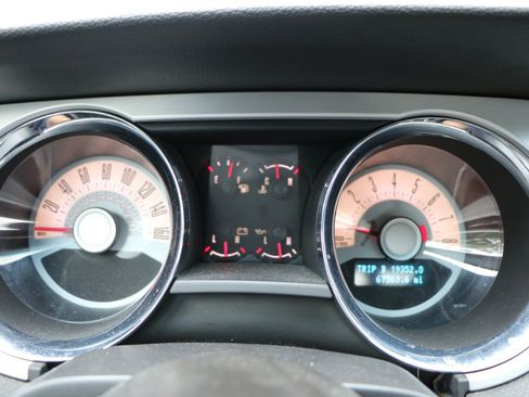 Used 2011 Ford Mustang Premium w/ 202A Rapid Spec Order Code RWD image 26