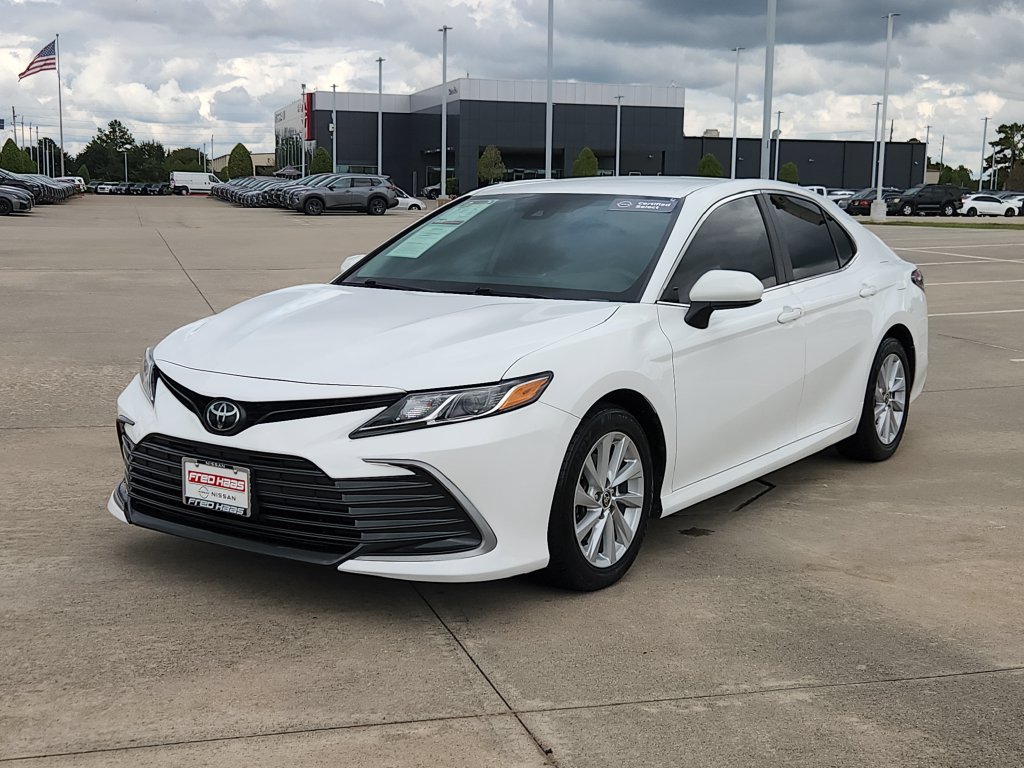 Used 2021 Toyota Camry LE FWD image 9