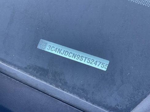 Used 2025 Jeep Compass Limited image 29