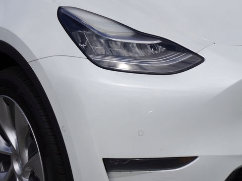 Used 2021 Tesla Model Y Long Range image 3