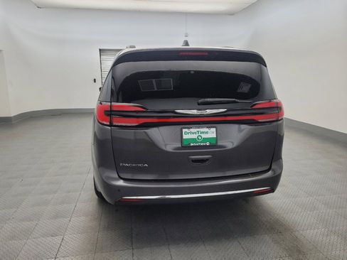 Used 2021 Chrysler Pacifica Touring FWD image 6