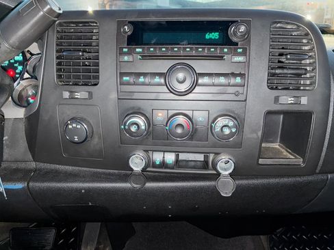 Used 2013 GMC Sierra 2500 SLE w/ Snow Plow Prep Package image 19