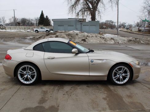 Used 2010 BMW Z4 sDrive30i image 3