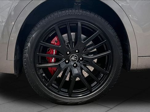 Used 2022 Maserati Levante Modena AWD/4WD image 11