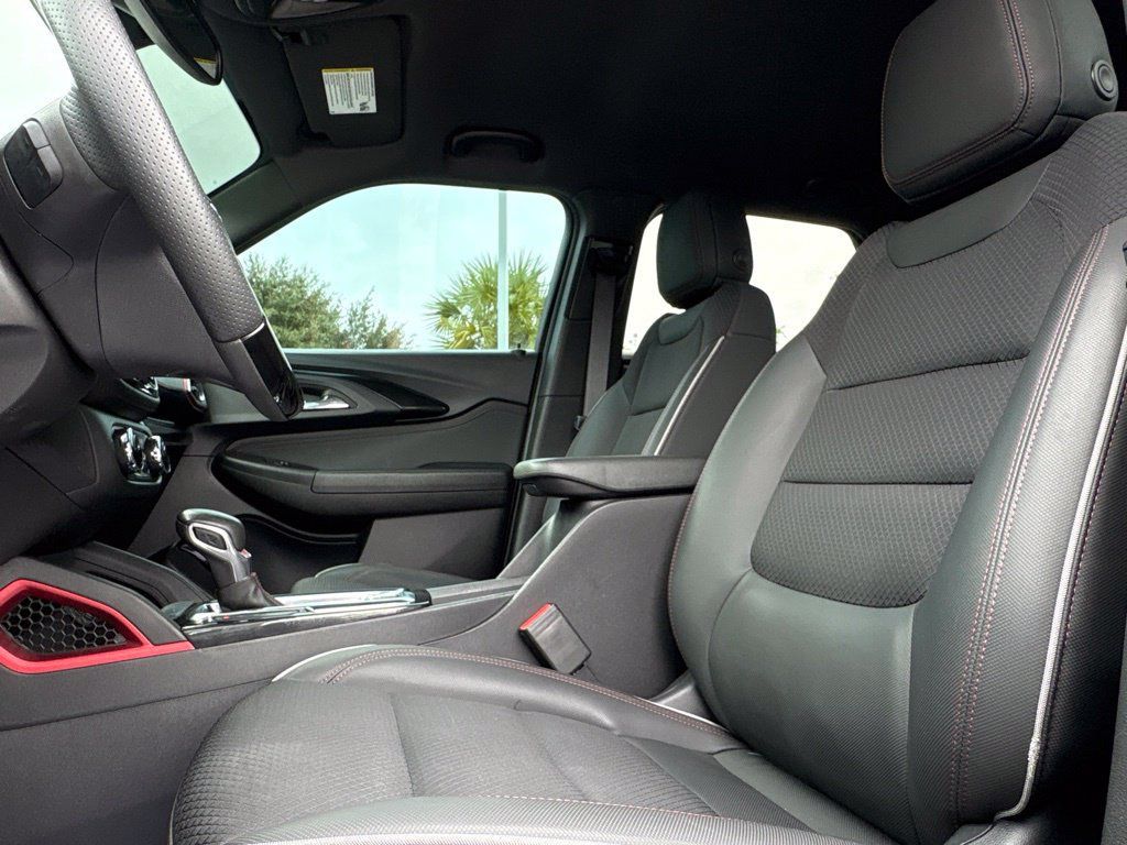 Used 2023 Chevrolet TrailBlazer RS w/ Convenience Package FWD image 16