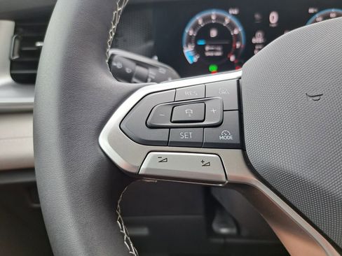 New 2026 Volkswagen Tiguan SE FWD image 12