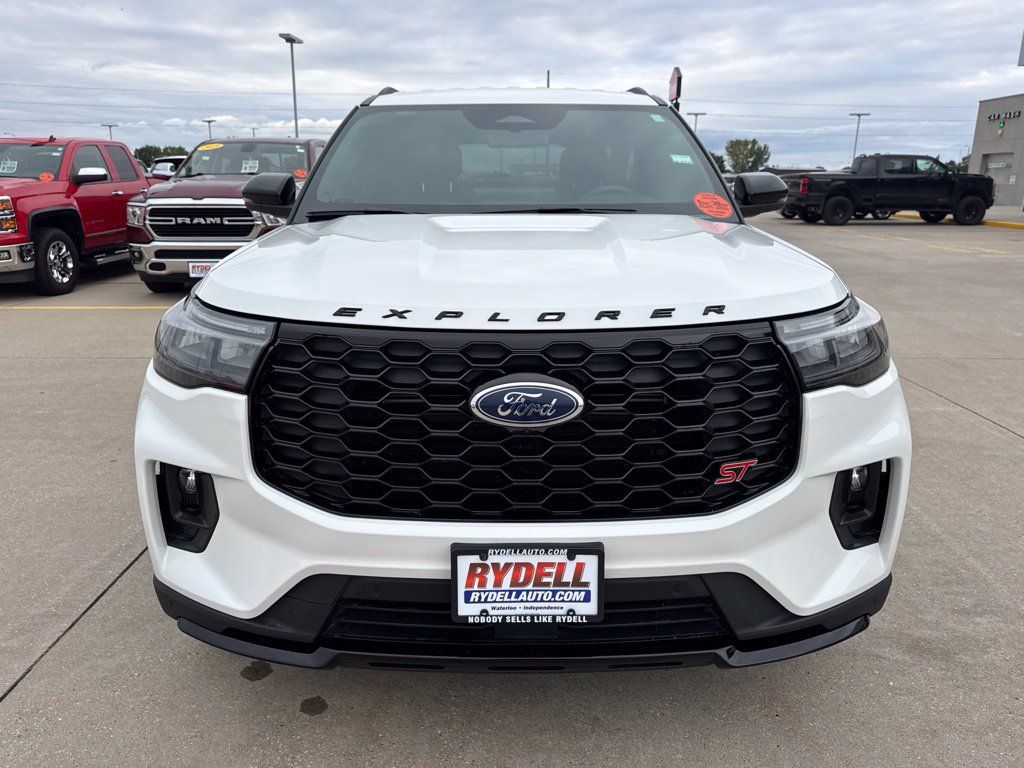 Used 2025 Ford Explorer ST AWD/4WD image 29
