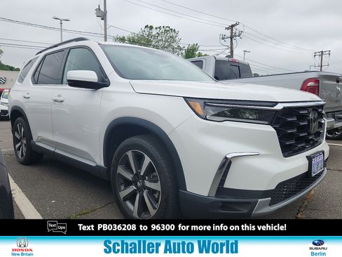 Used 2023 Honda Pilot Touring image 1
