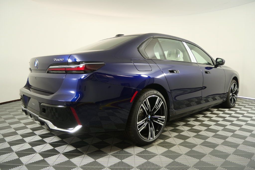Used 2026 BMW 750e xDrive w/ Executive Package AWD/4WD image 4