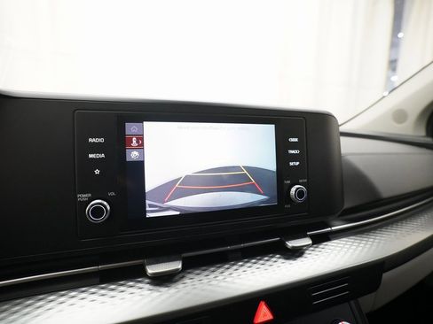 Certified 2024 Kia Carnival LX image 20