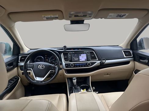Used 2019 Toyota Highlander XLE image 22