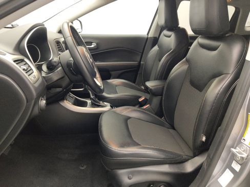 Used 2018 Jeep Compass Latitude w/ Popular Equipment Group FWD image 17