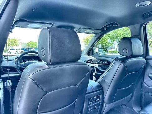 Used 2023 Chevrolet Traverse RS FWD image 23