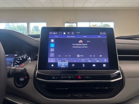 Used 2024 Jeep Compass Limited image 33