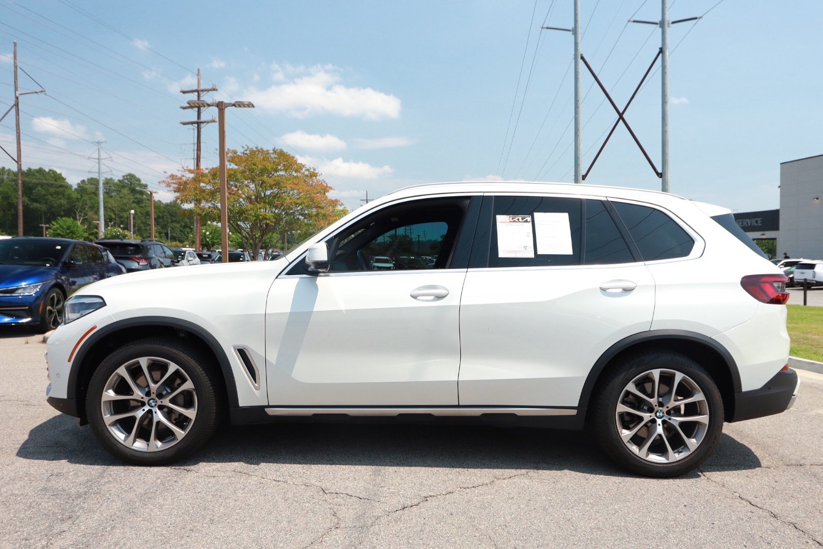 Used 2022 BMW X5 xDrive40i w/ Premium Package AWD/4WD image 2