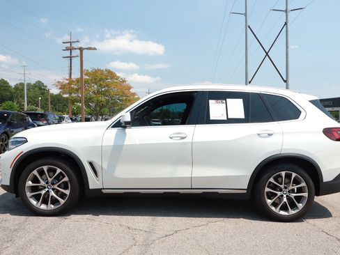 Used 2022 BMW X5 xDrive40i w/ Premium Package AWD/4WD image 2