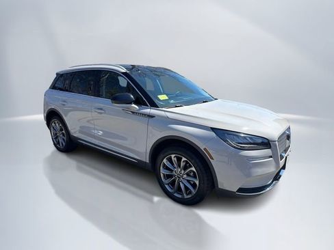 Used 2022 Lincoln Corsair AWD w/ Premium Package image 3