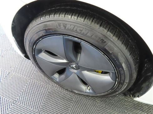 Used 2018 Tesla Model 3 Long Range RWD image 6