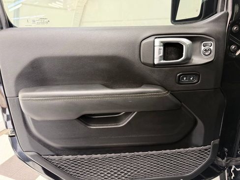 Used 2023 Jeep Gladiator Overland AWD/4WD image 15