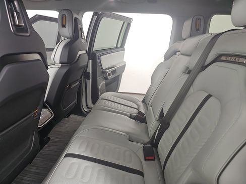 Used 2024 Rivian R1S Adventure AWD/4WD image 21