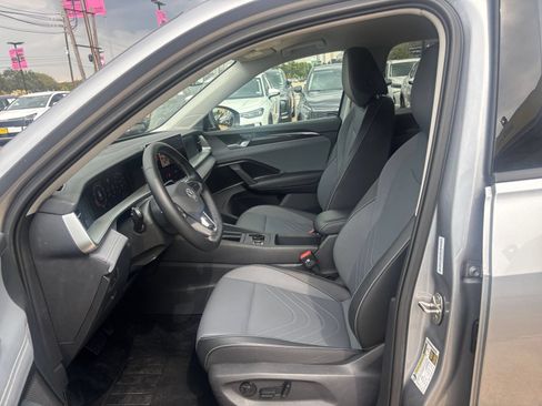 Used 2026 Volkswagen Tiguan SE AWD/4WD image 28