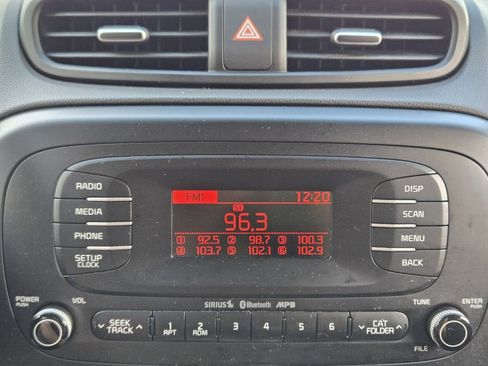 Used 2015 Kia Soul + image 18