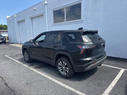 Used 2025 Chevrolet Equinox LT FWD image 3
